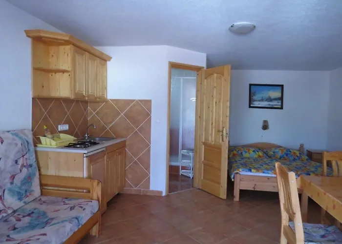 Apartament 22 Feroehelyes *